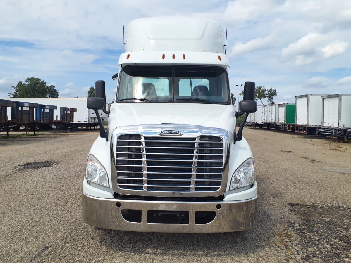 2019 Freightliner Cascadia in Wayland, MI — photo 2