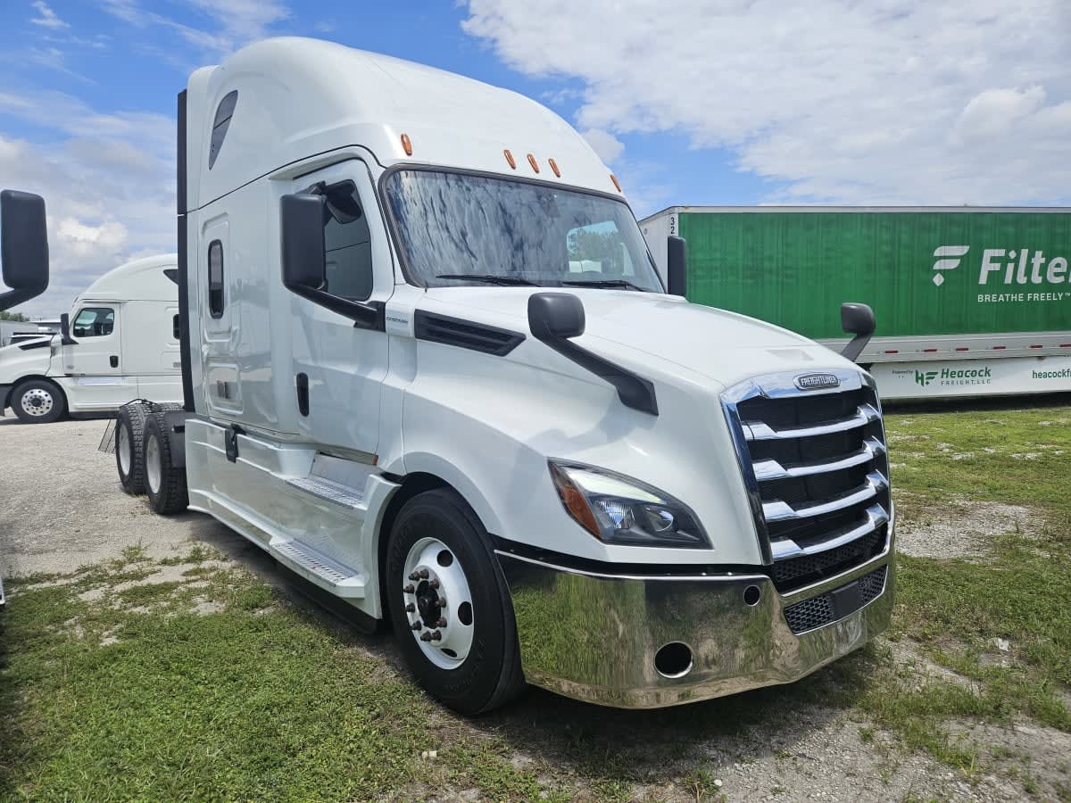 2019 Freightliner Cascadia in Orlando, FL — photo 3