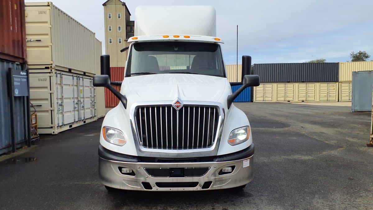 2019 International LT in Springfield, MA — photo 2