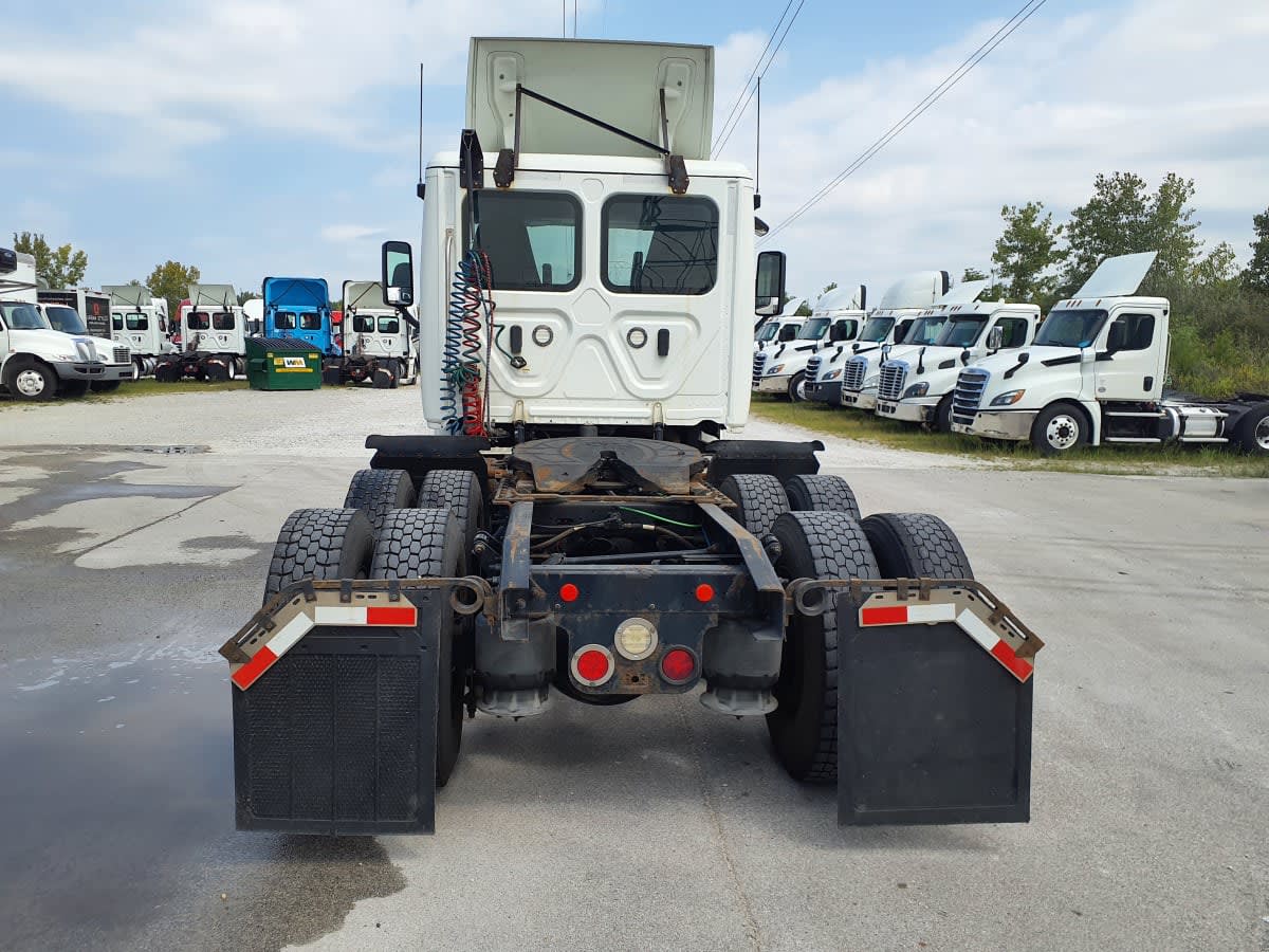 2019 Freightliner Cascadia in Indianapolis, IN — photo 5