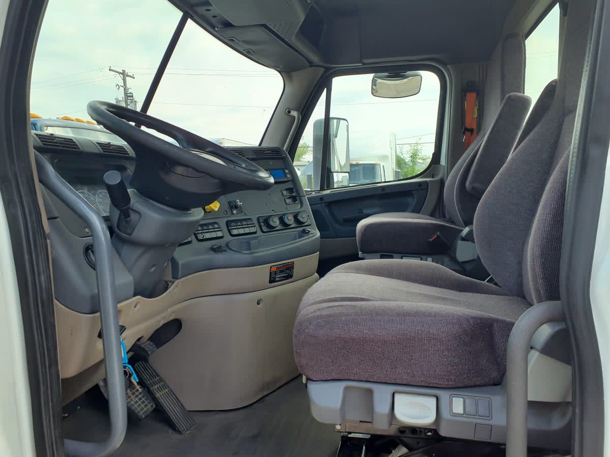 2019 Freightliner Cascadia in Indianapolis, IN — photo 7