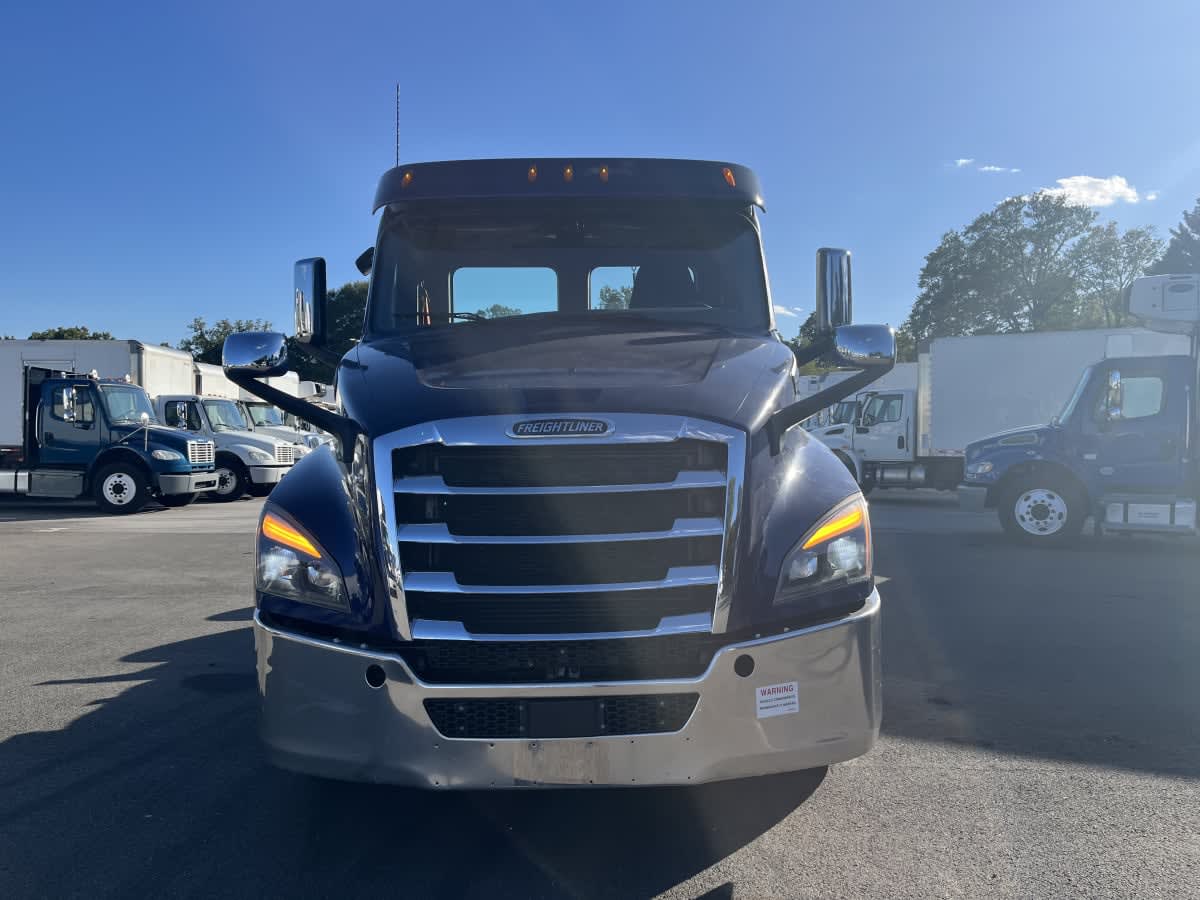 2019 Freightliner Cascadia in Beltsville, MD — photo 2