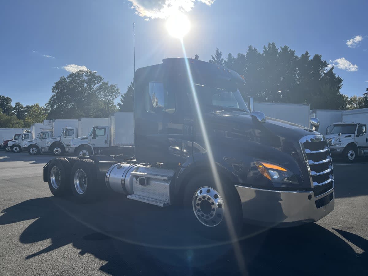 2019 Freightliner Cascadia in Beltsville, MD — photo 3