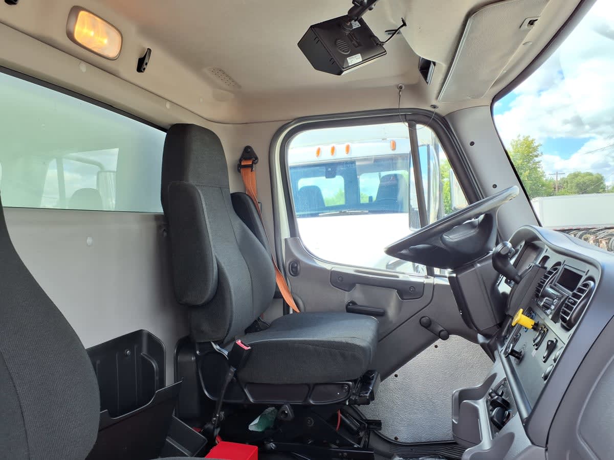 2019 Freightliner M2 106 861652