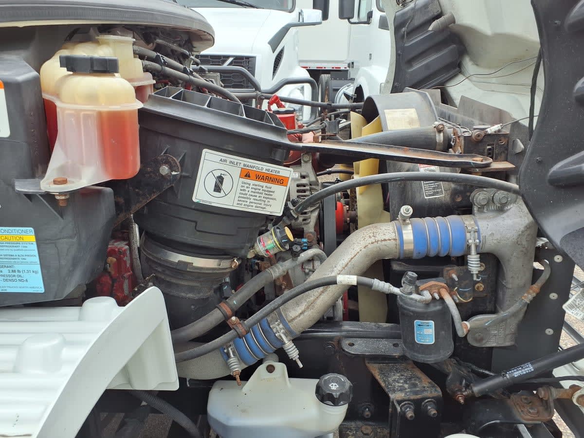 2019 Freightliner M2 106 861657