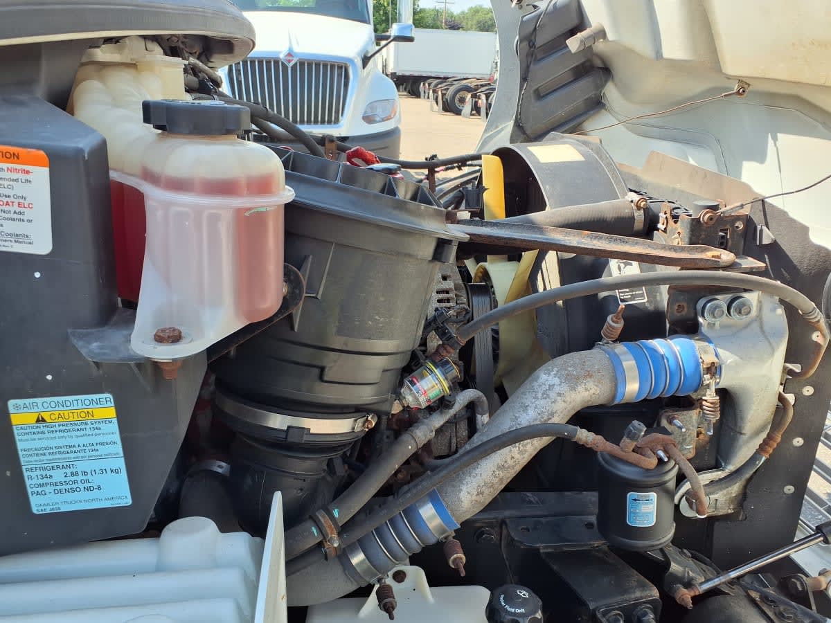 2019 Freightliner M2 106 861659