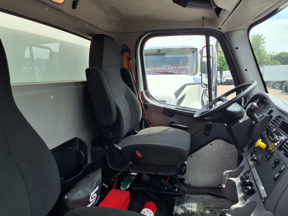 2019 Freightliner M2 106 861660