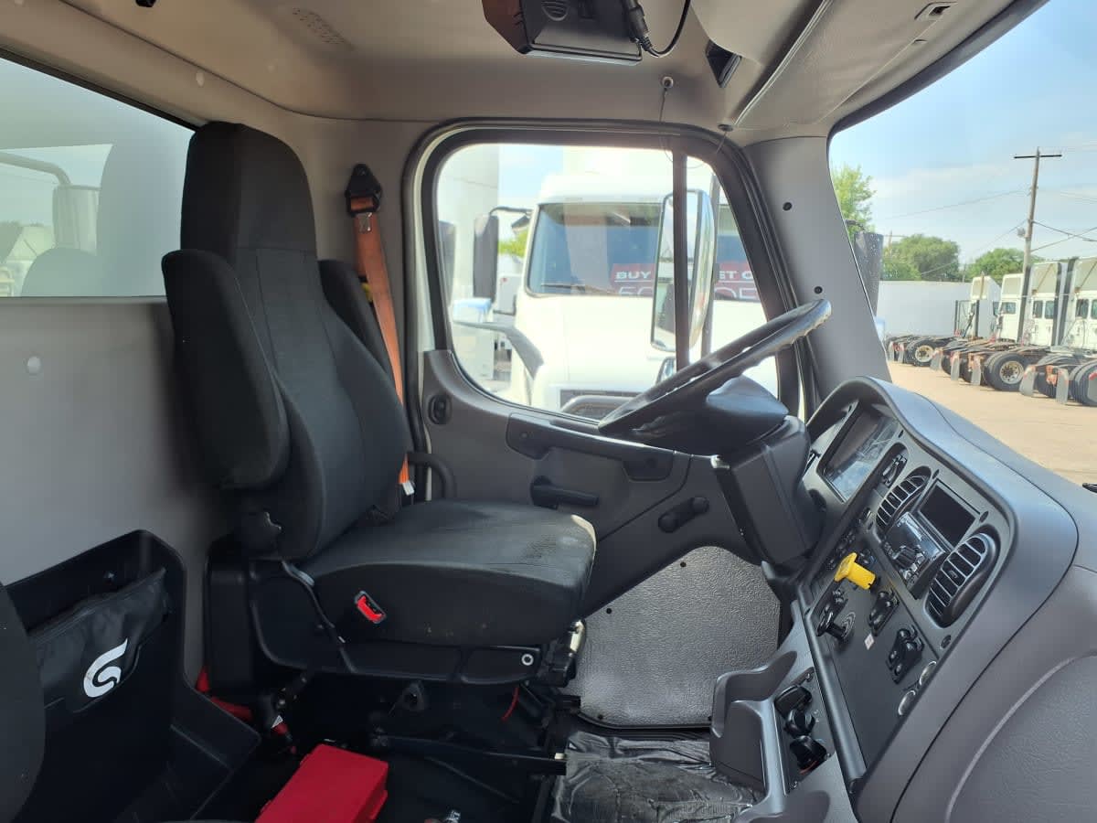 2019 Freightliner M2 106 861665