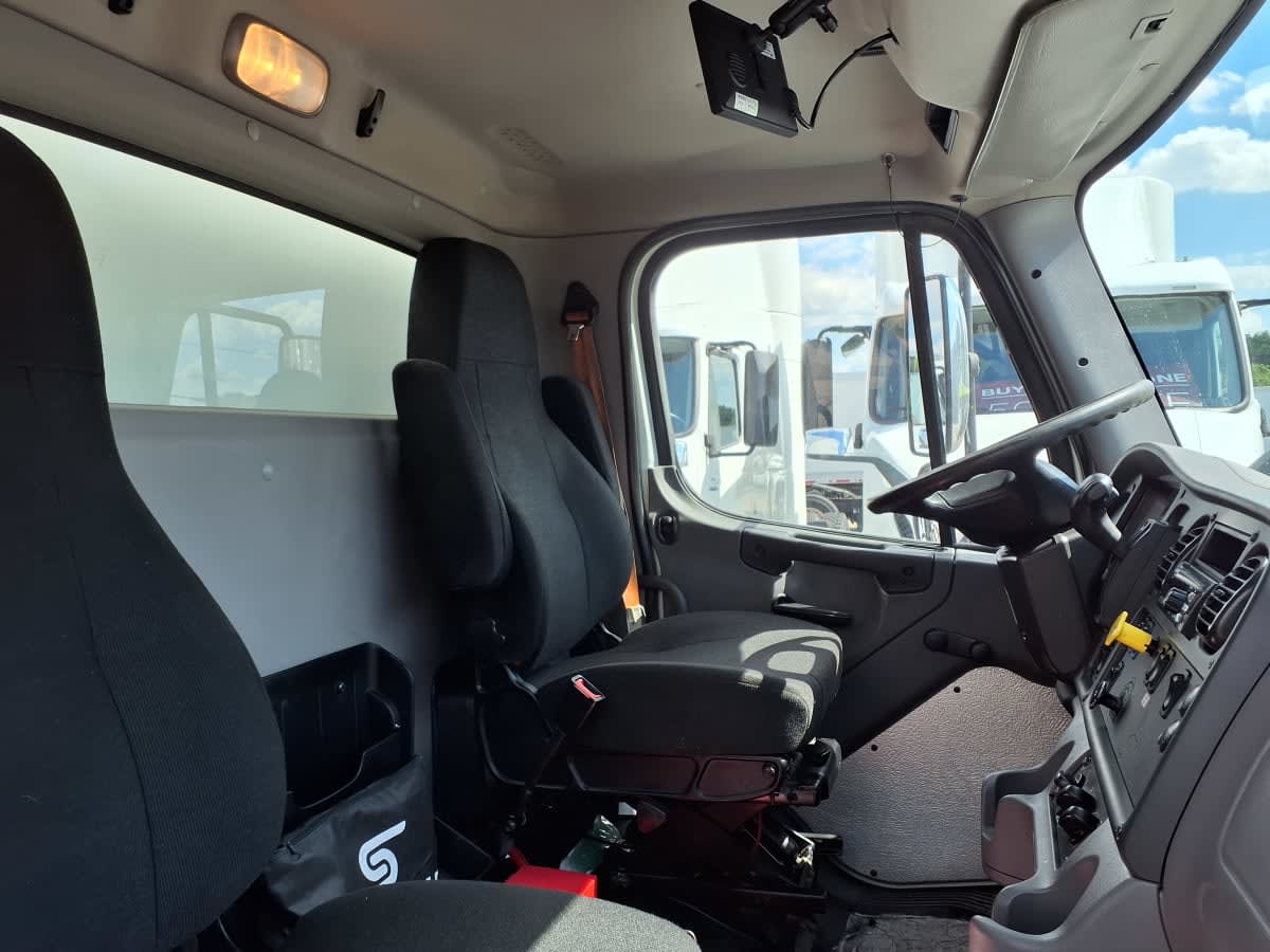 2019 Freightliner M2 106 861830