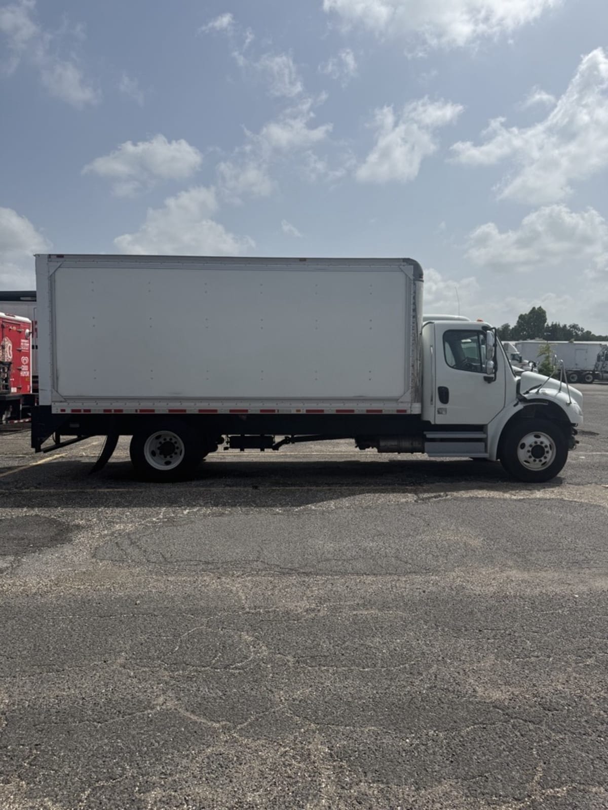 2019 Freightliner M2 106 861881