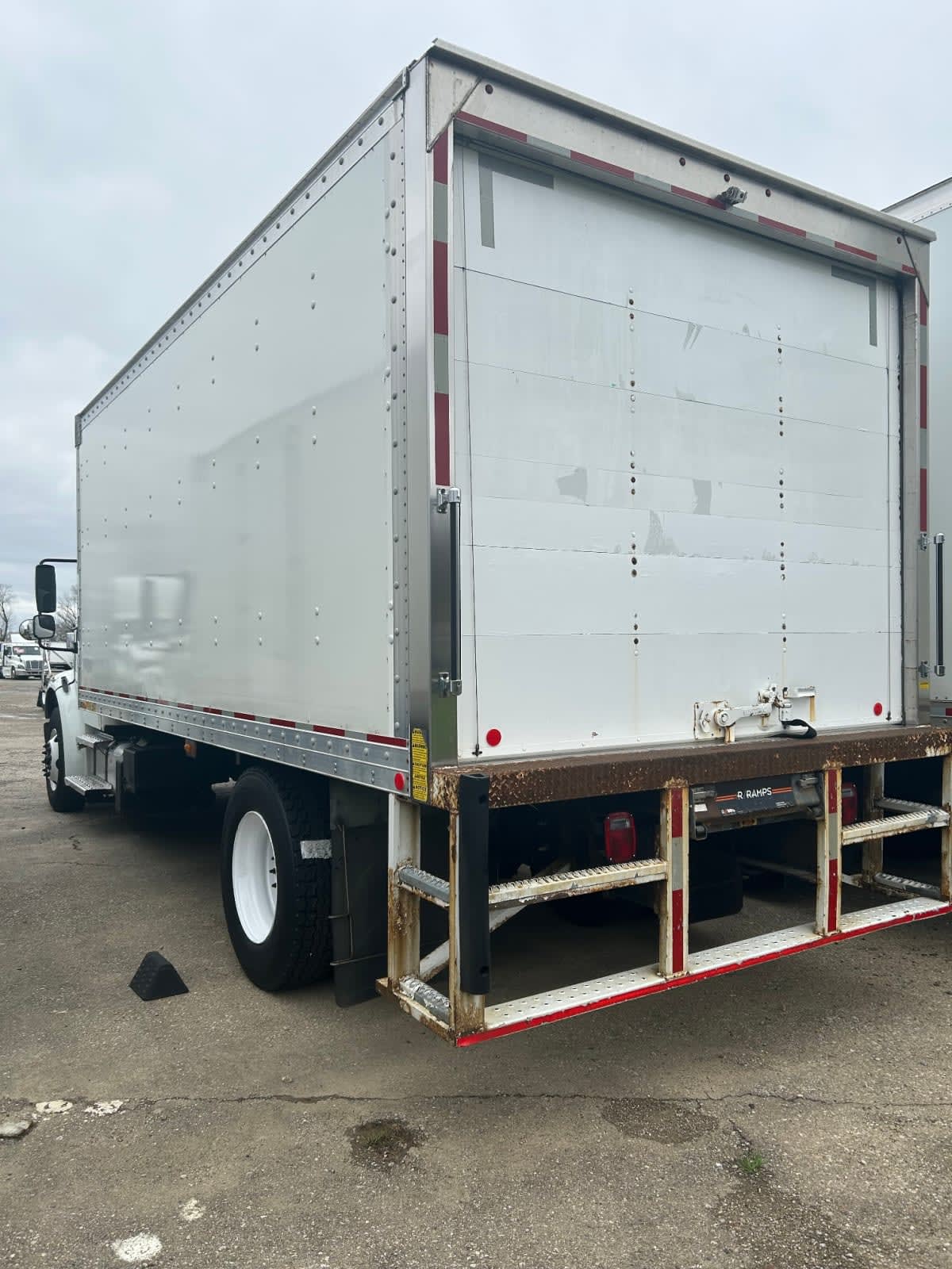 2019 Freightliner/Mercedes M2 106 861898