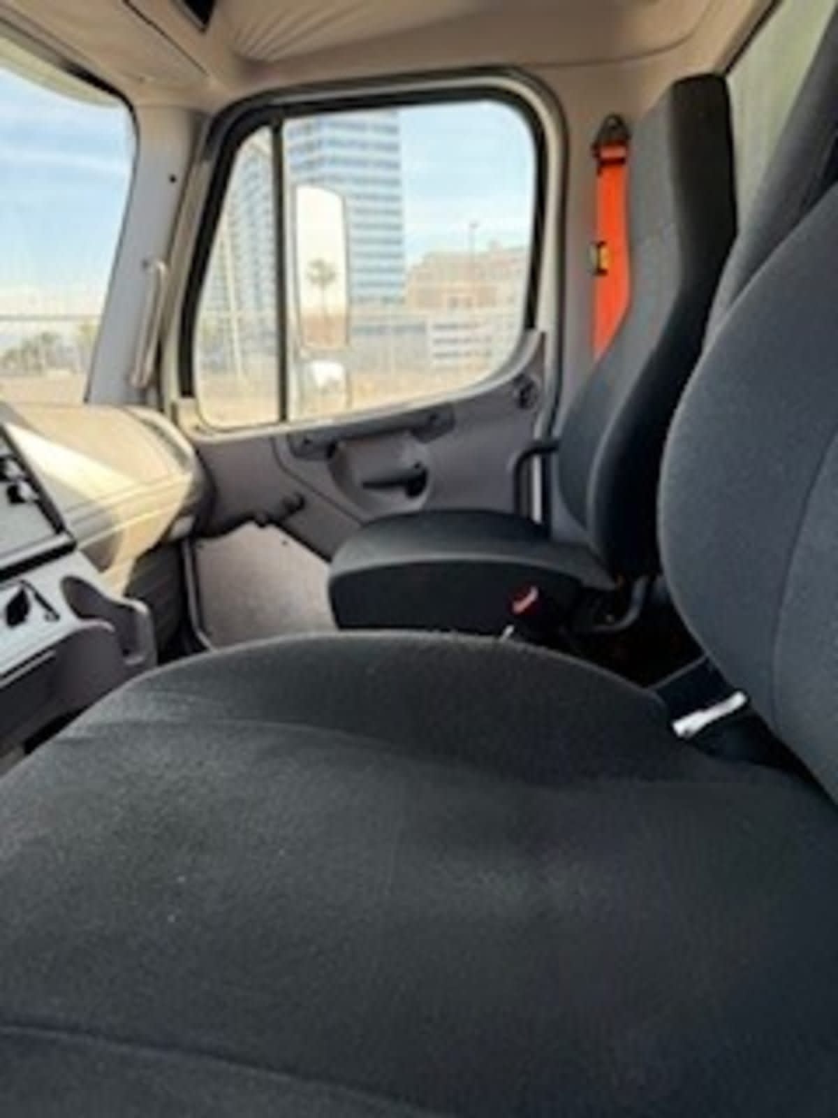 2019 Freightliner M2 106 862027