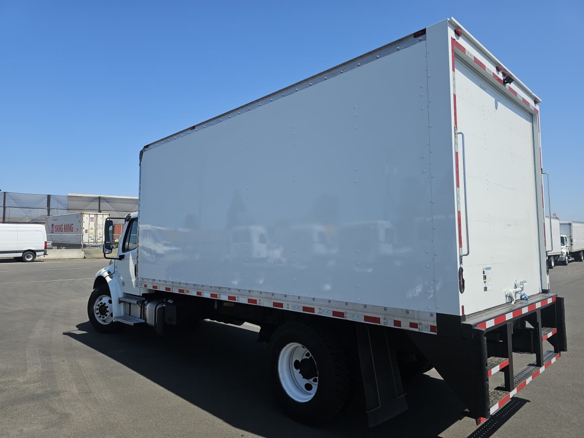2019 Freightliner M2 106 862055