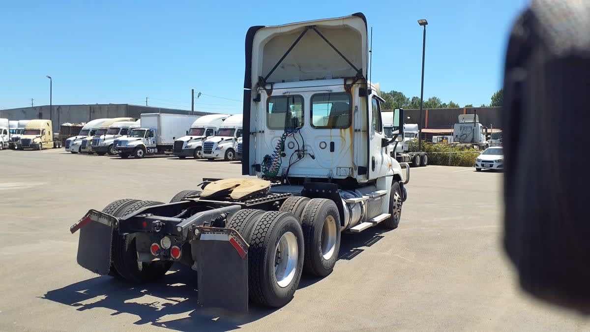 2019 Freightliner Cascadia in Tacoma, WA — photo 4