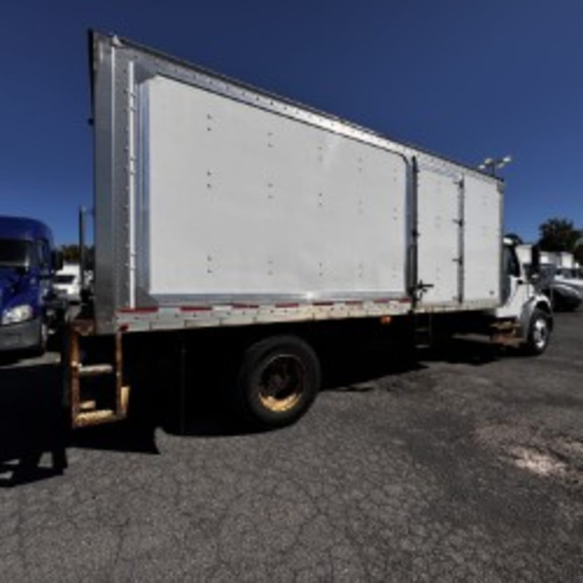 2019 Freightliner M2 106 862111