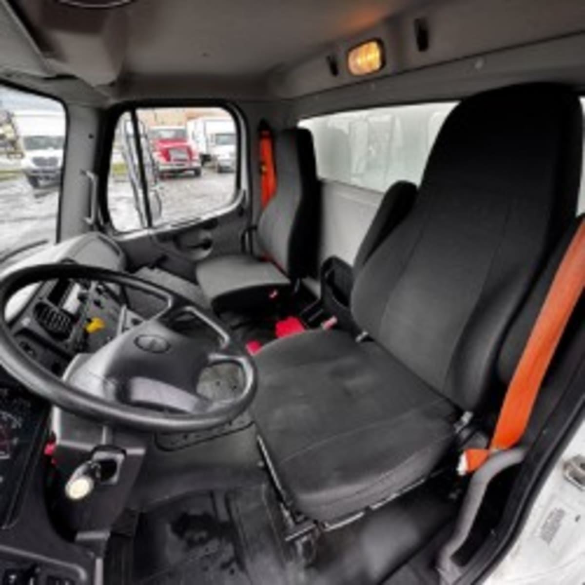 2019 Freightliner M2 106 862121