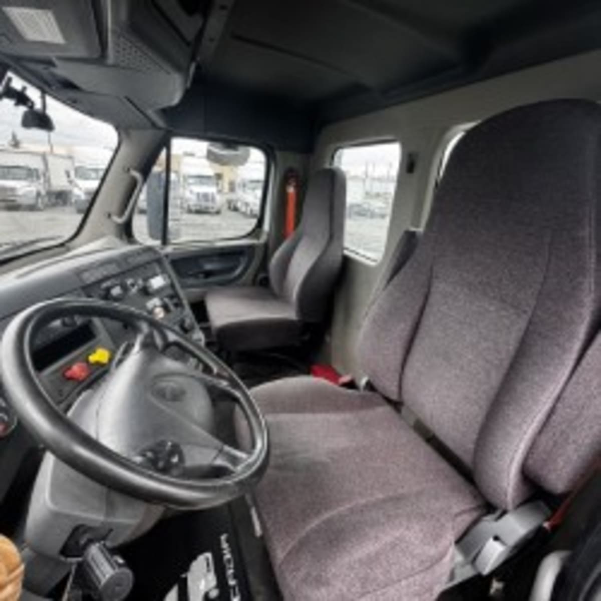 2019 Freightliner - image 7