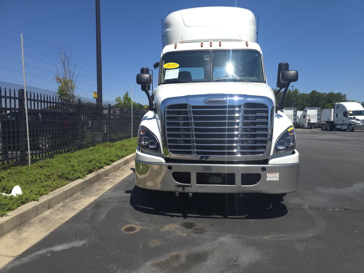 2019 Freightliner Cascadia in Atlanta, GA — photo 2