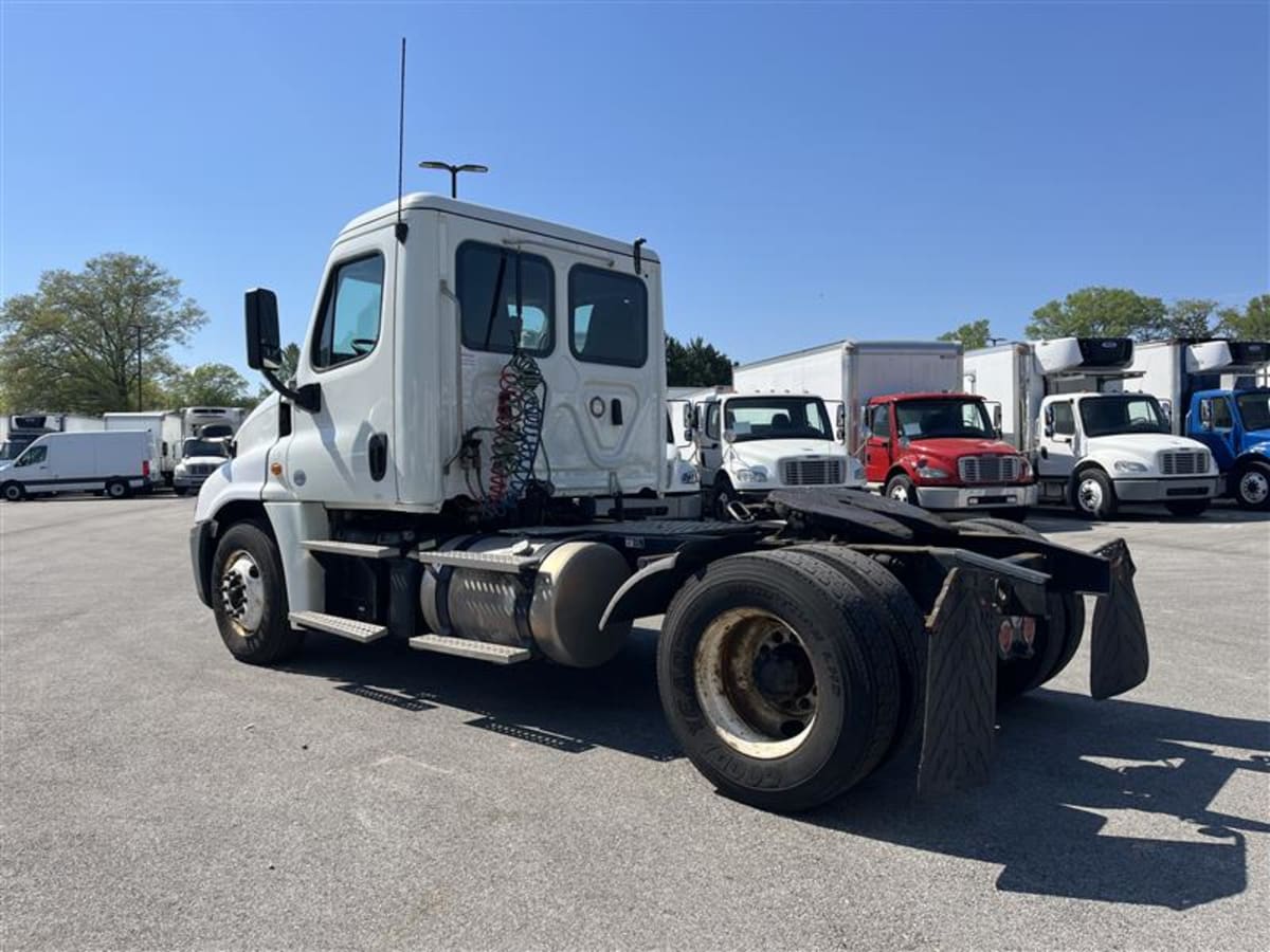 2019 Freightliner Cascadia in Beltsville, MD — photo 6