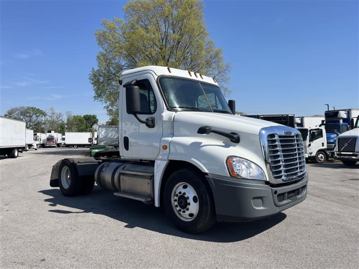 2019 Freightliner Cascadia in Beltsville, MD — photo 3