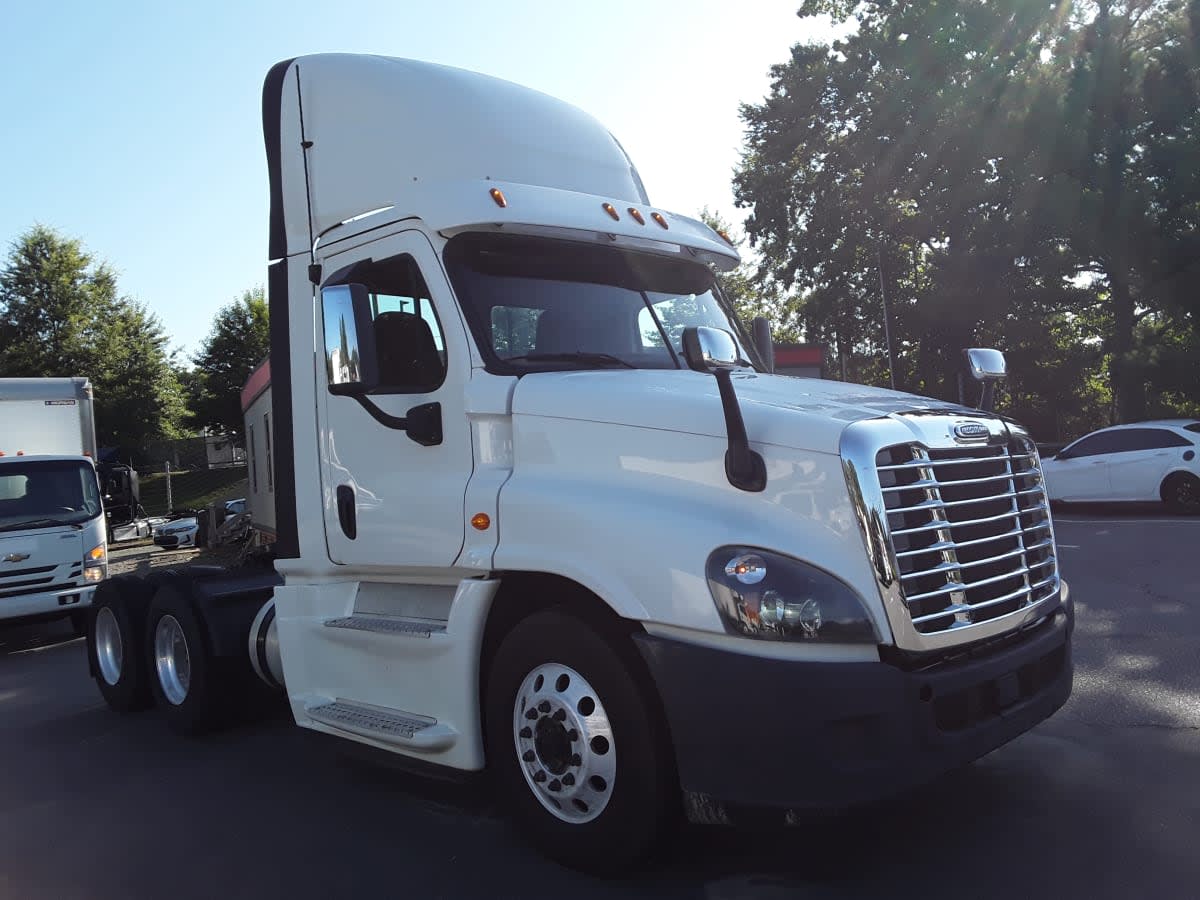2019 Freightliner Cascadia in Charlotte, NC — photo 3