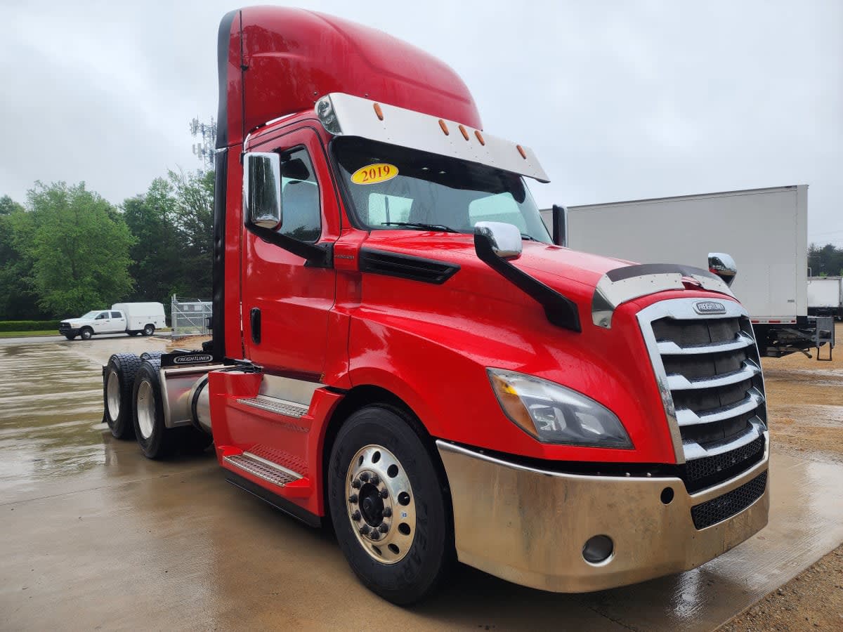2019 Freightliner Cascadia in Greensboro, NC — photo 3