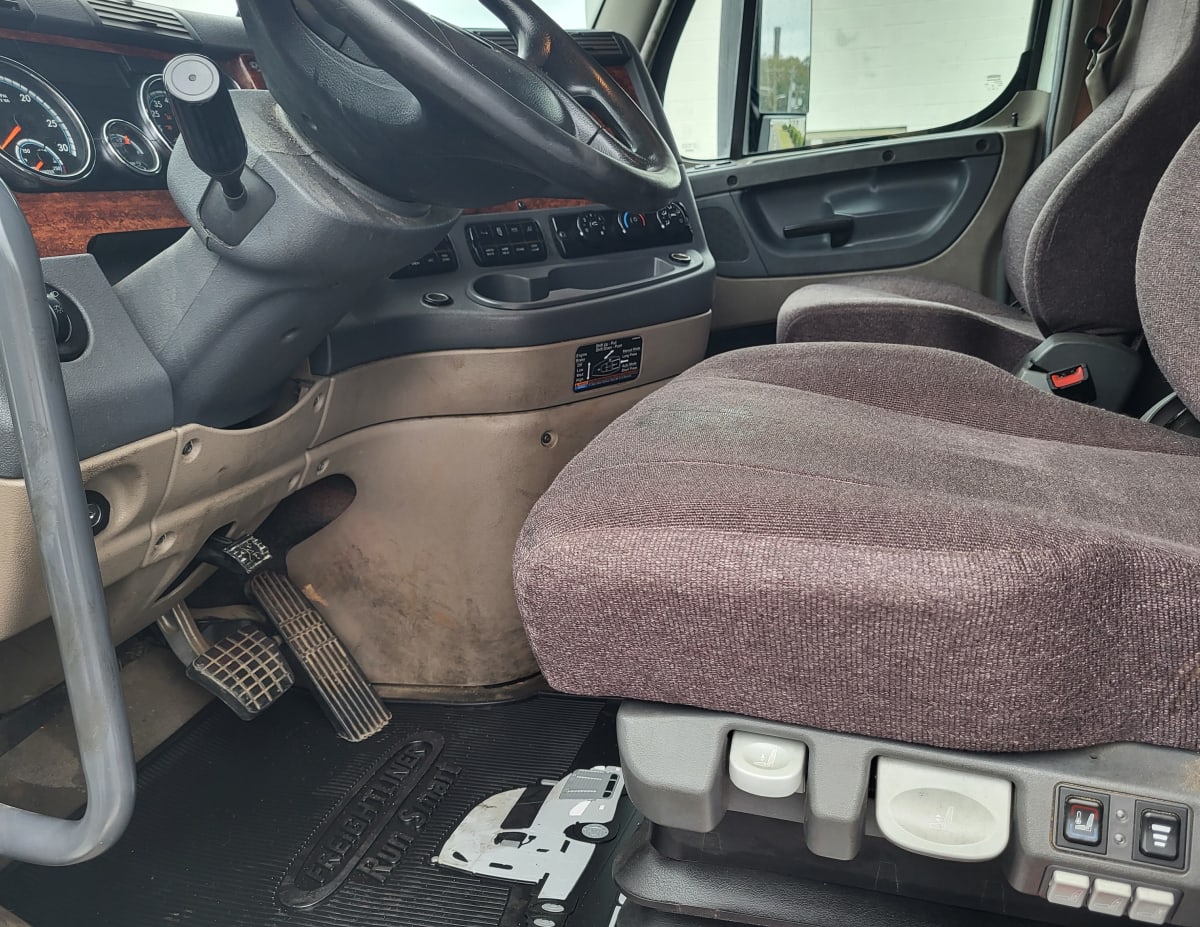 2019 Freightliner - image 9