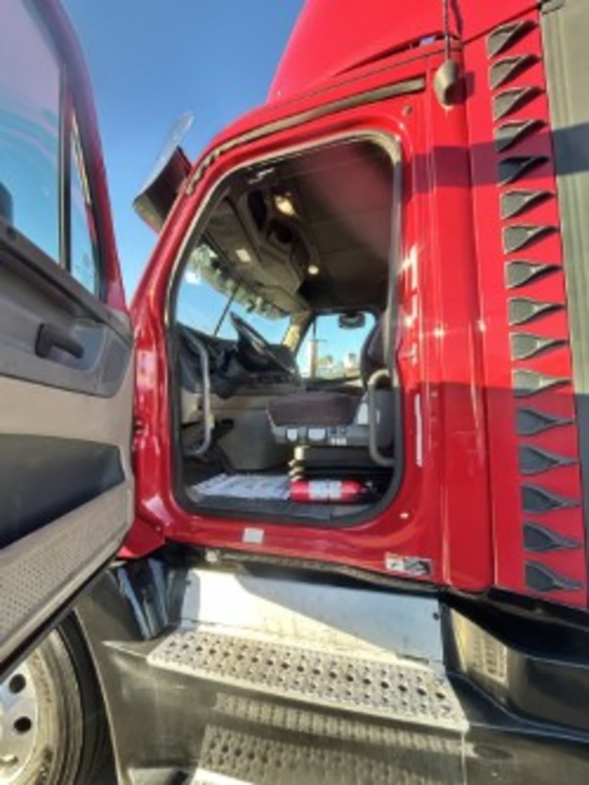 2019 Freightliner - image 10