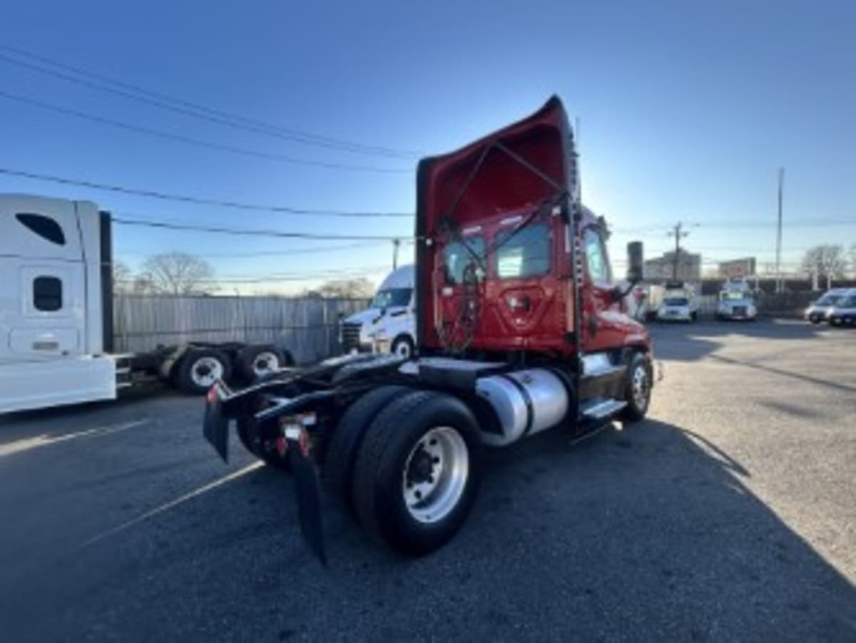 2019 Freightliner - image 4