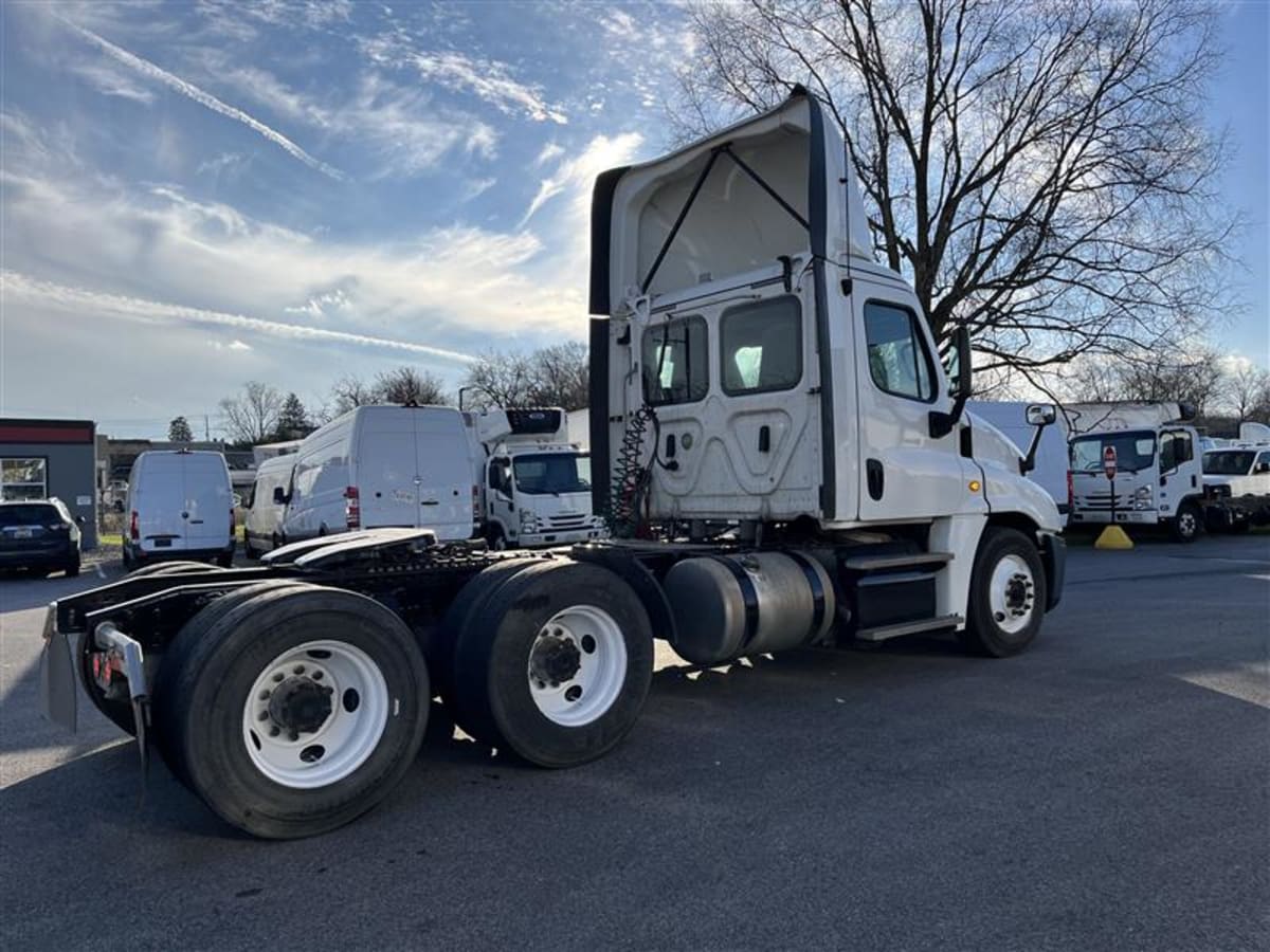 2019 Freightliner - image 4