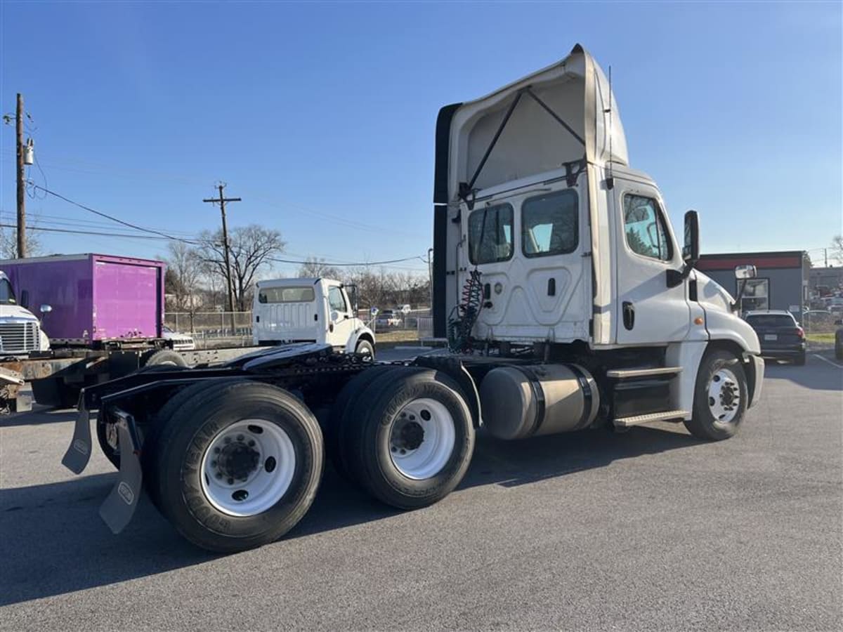 2019 Freightliner Cascadia in Beltsville, MD — photo 4