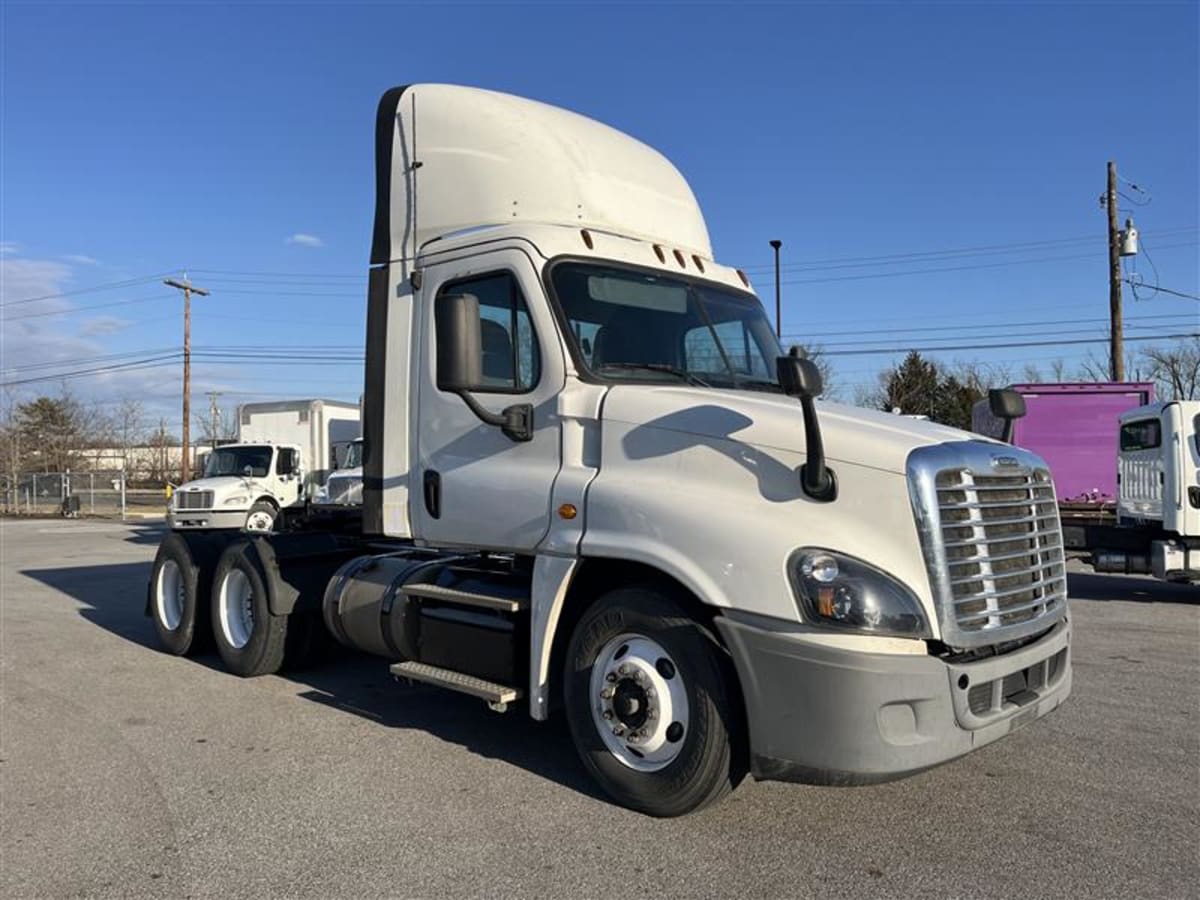 2019 Freightliner Cascadia in Beltsville, MD — photo 3
