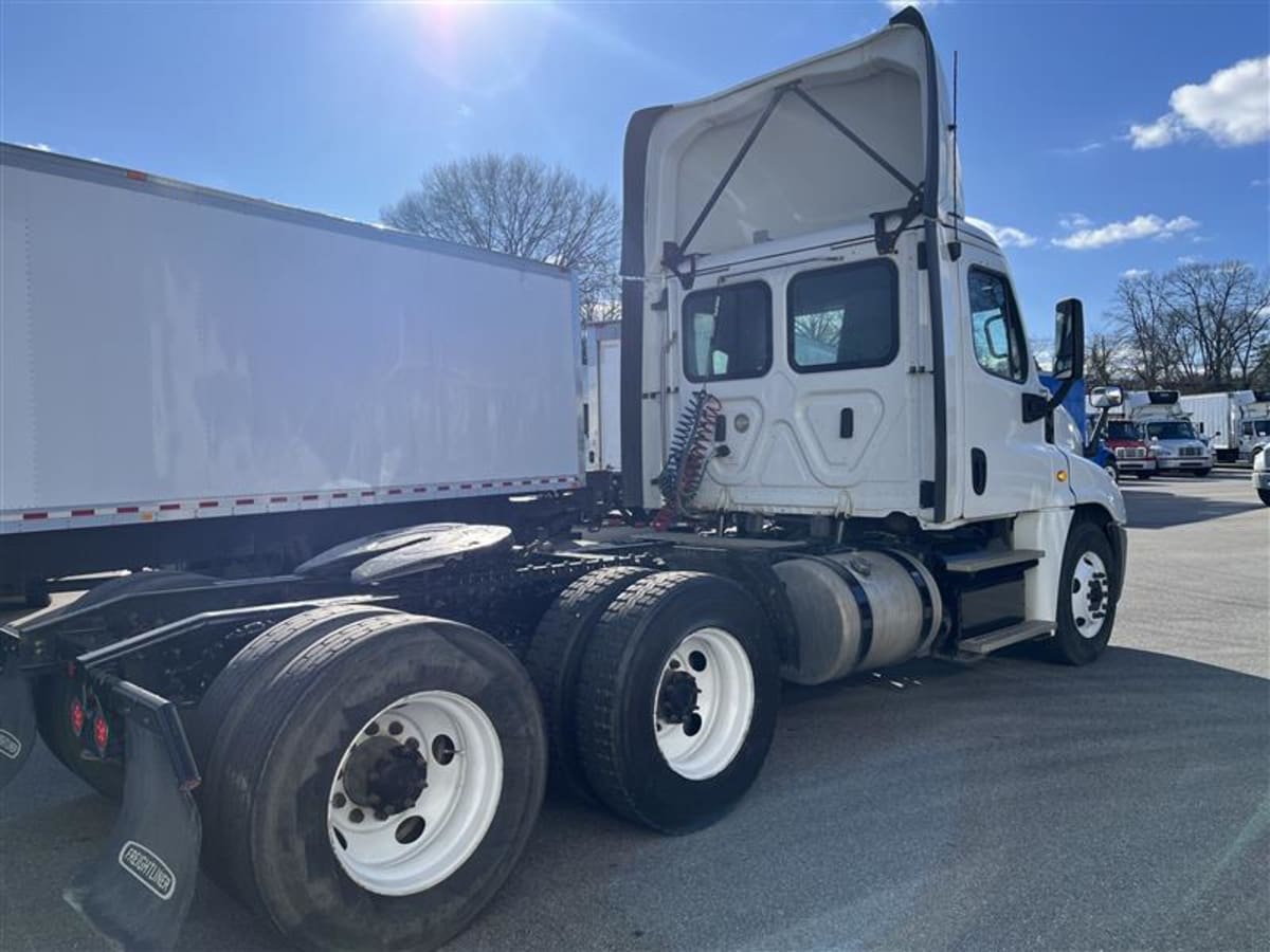 2019 Freightliner - image 4