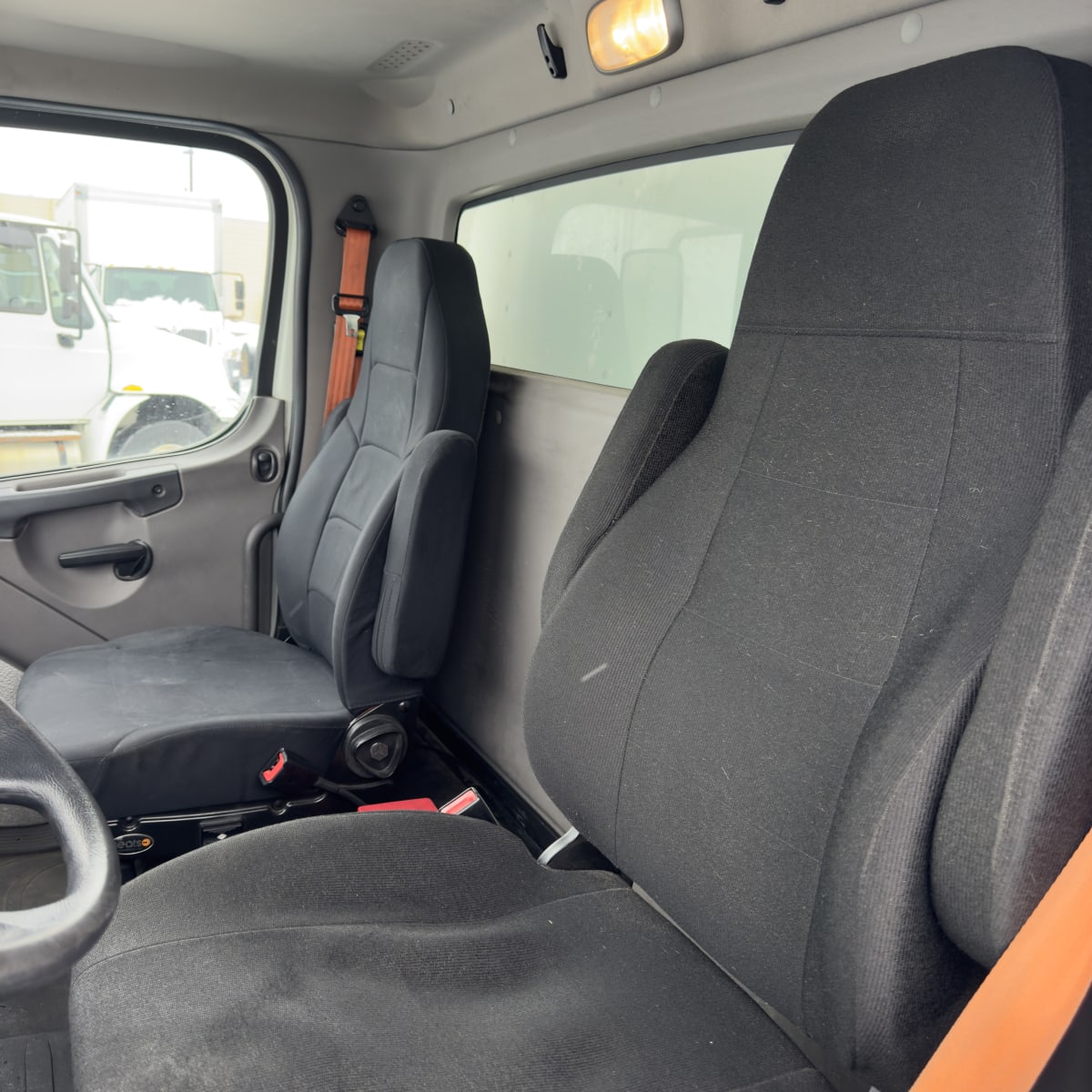 2019 Freightliner/Mercedes M2 106 862681