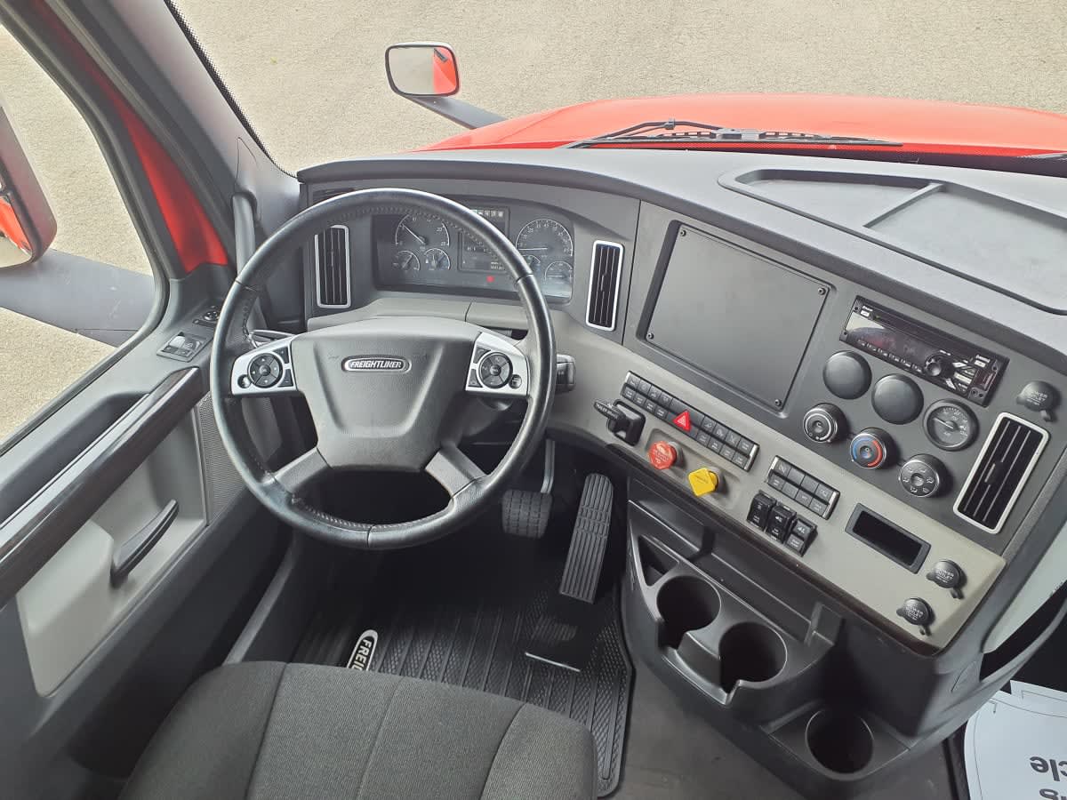 2019 Freightliner Cascadia in Wayland, MI — photo 7