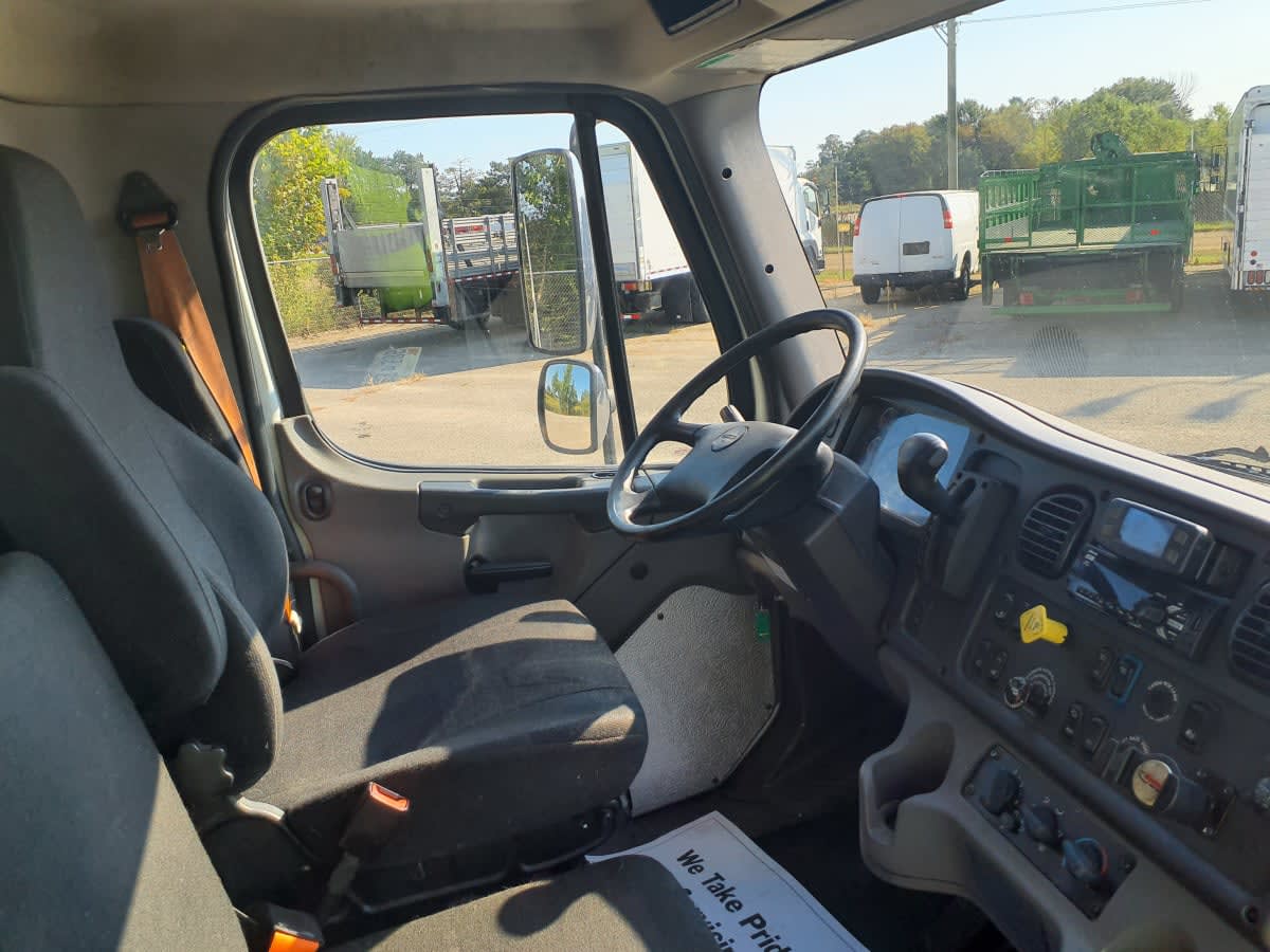 2019 Freightliner M2 106 863046