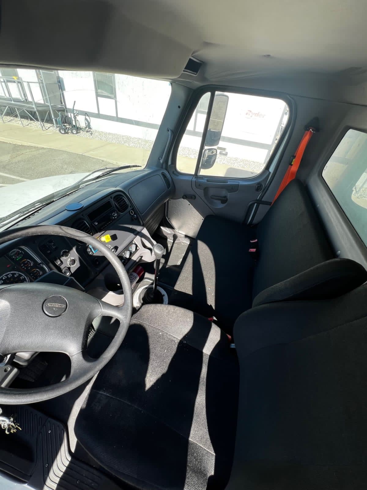 2019 Freightliner/Mercedes M2 106 863075