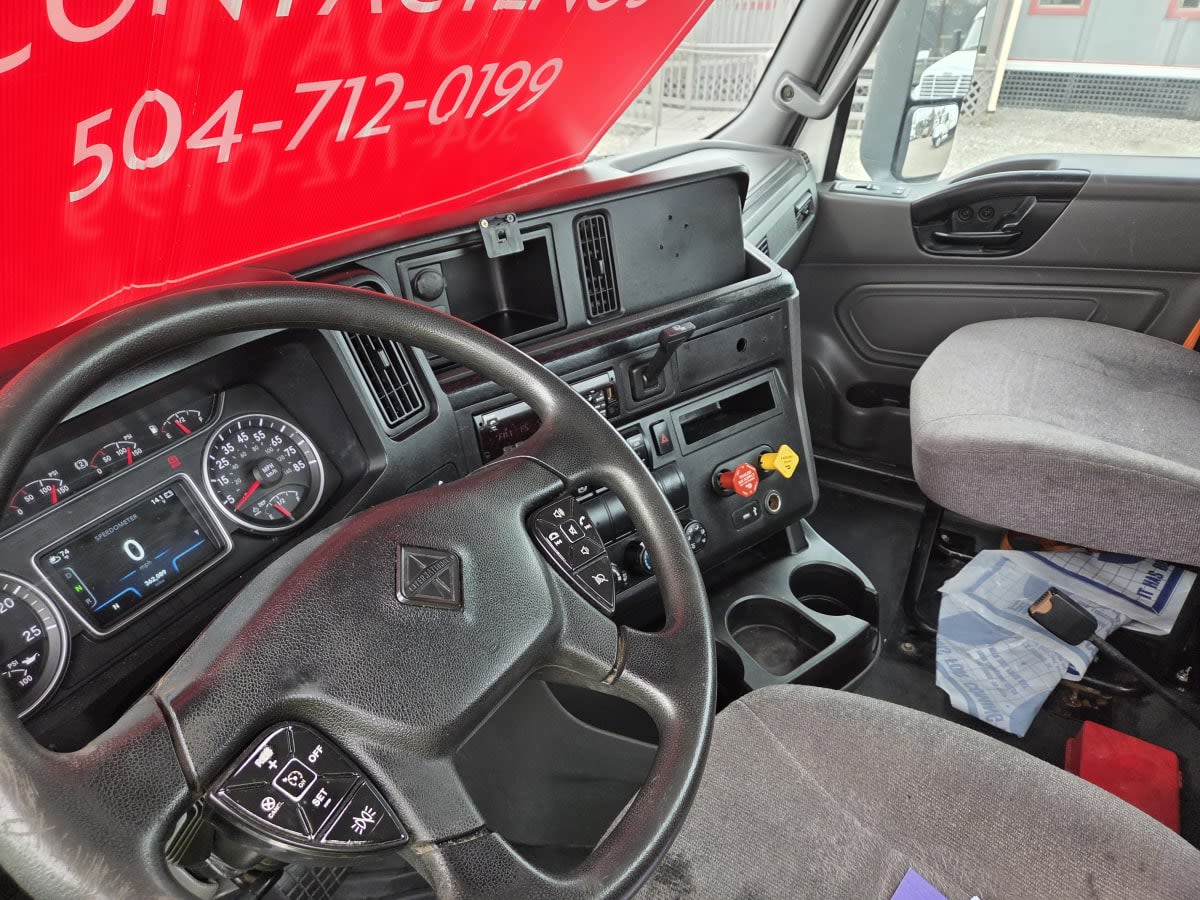 2019 International - image 7