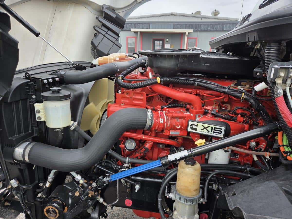 2019 International - image 8