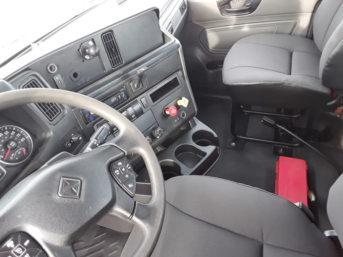 2019 International - image 7