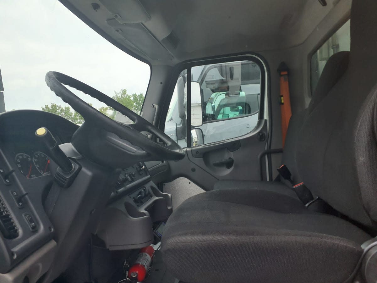 2019 Freightliner/Mercedes M2 106 863228