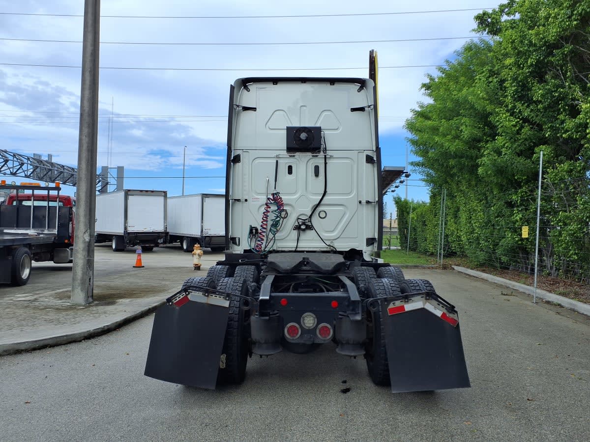 2019 Freightliner Cascadia in Davie, FL — photo 5