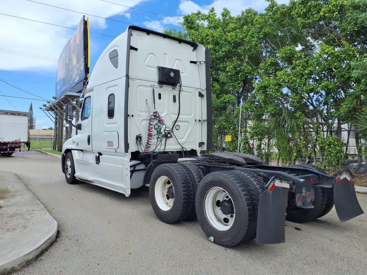 2019 Freightliner Cascadia in Davie, FL — photo 6