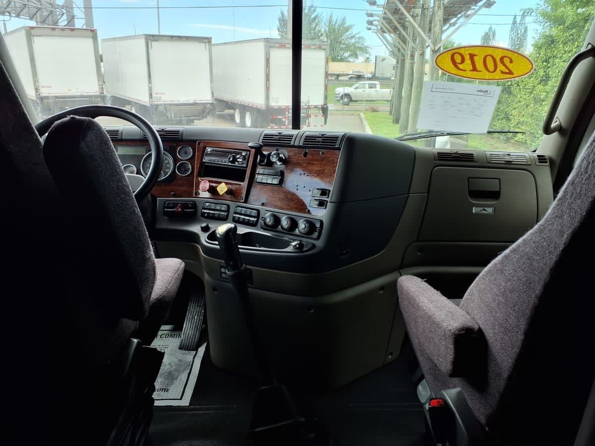 2019 Freightliner Cascadia in Davie, FL — photo 7
