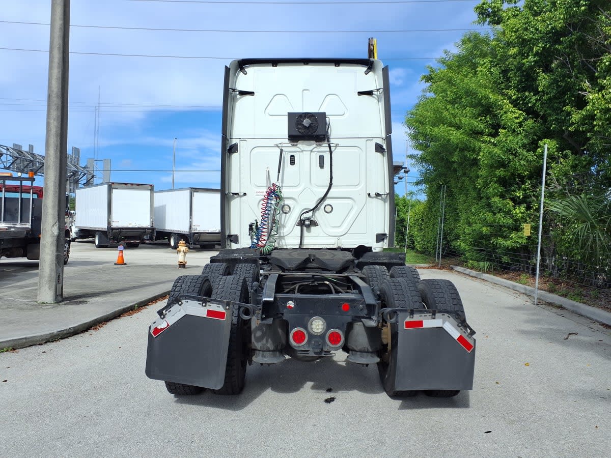 2019 Freightliner Cascadia in Davie, FL — photo 5
