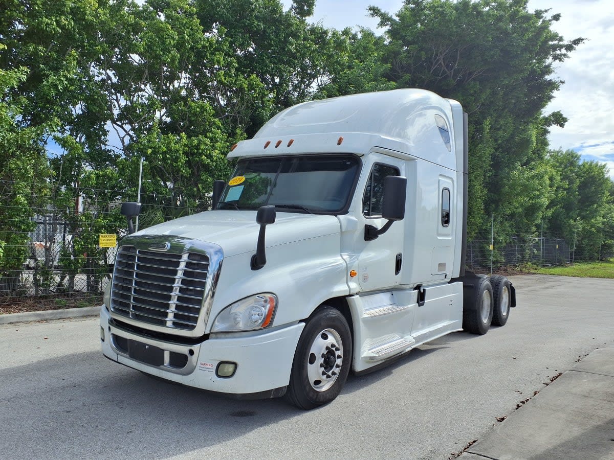 2019 Freightliner Cascadia in Davie, FL