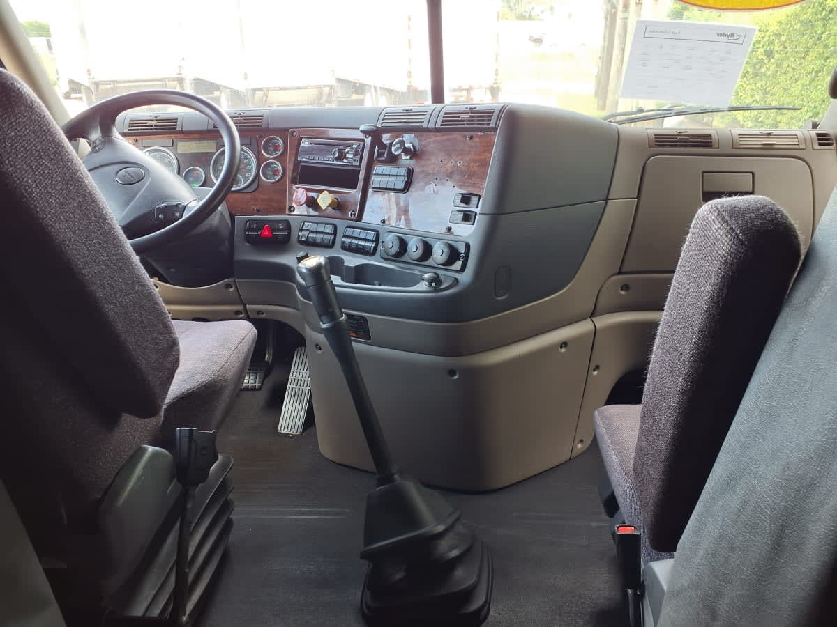 2019 Freightliner Cascadia in Davie, FL — photo 7