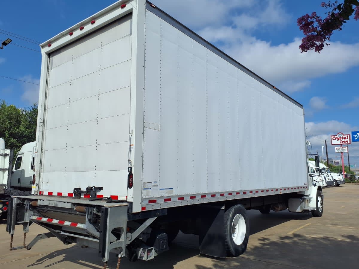 2019 Freightliner M2 106 in Houston, TX — photo 4