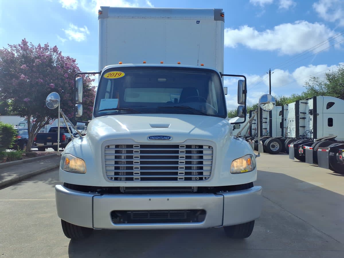 2019 Freightliner M2 106 in Houston, TX — photo 2
