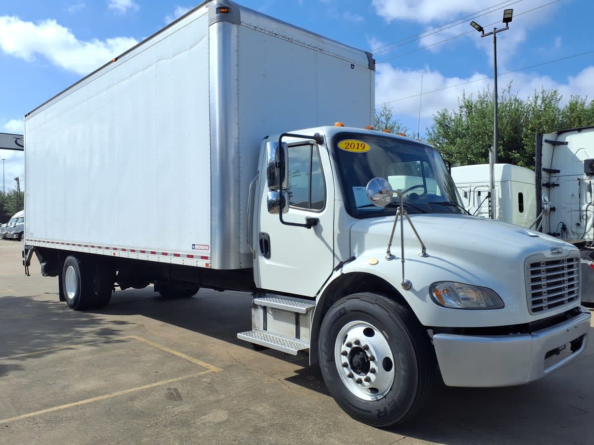 2019 Freightliner M2 106 in Houston, TX — photo 3